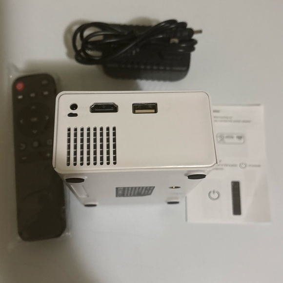 Mini Projector Z1 - White - Picture 4 of 9